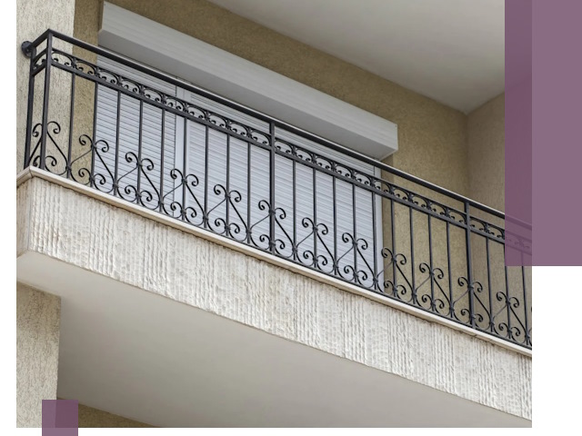 Балконные ограждения из металла и стекла в Усолье-Сибирском для домов