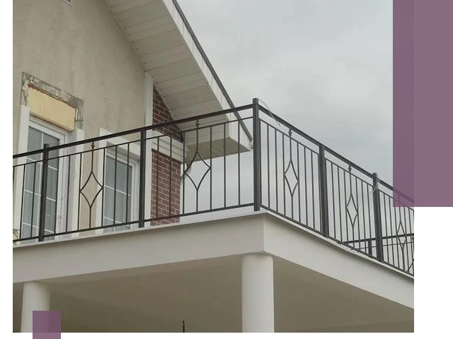 Изготовление балконных ограждений в Усолье-Сибирском из металла и стекла